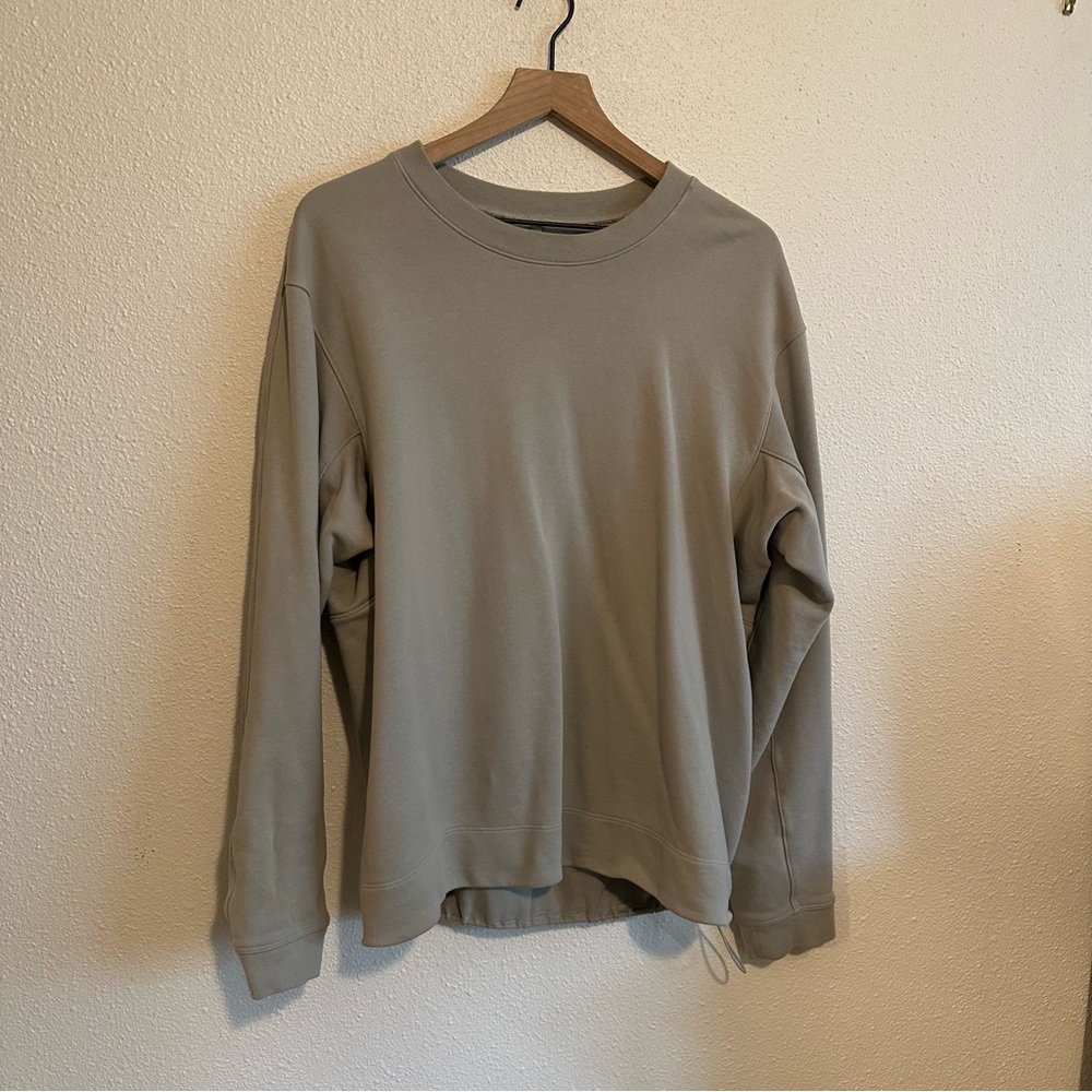 Men's Gray Lululemon crewneck
